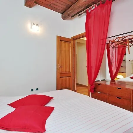 Apartament The Red